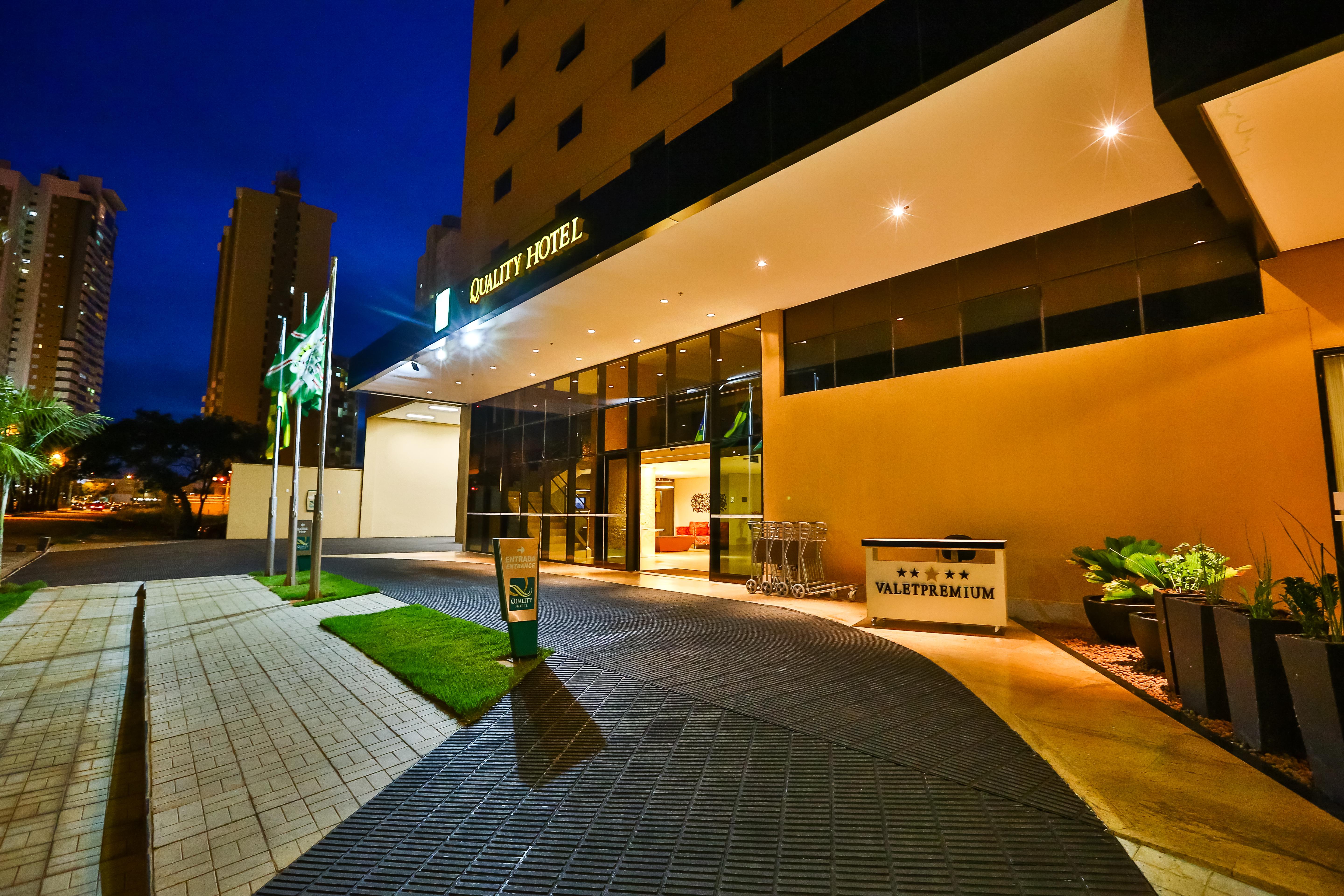 Quality Hotel Flamboyant Goiânia Exterior foto